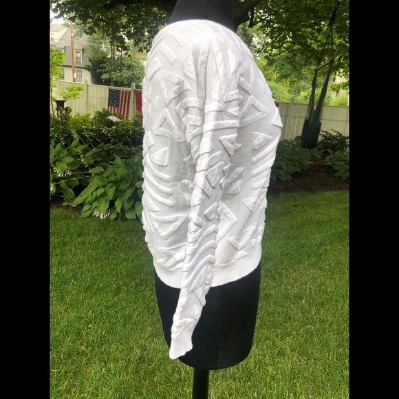 Aztec 90’s look patterned white sweater - Picture 2 of 4